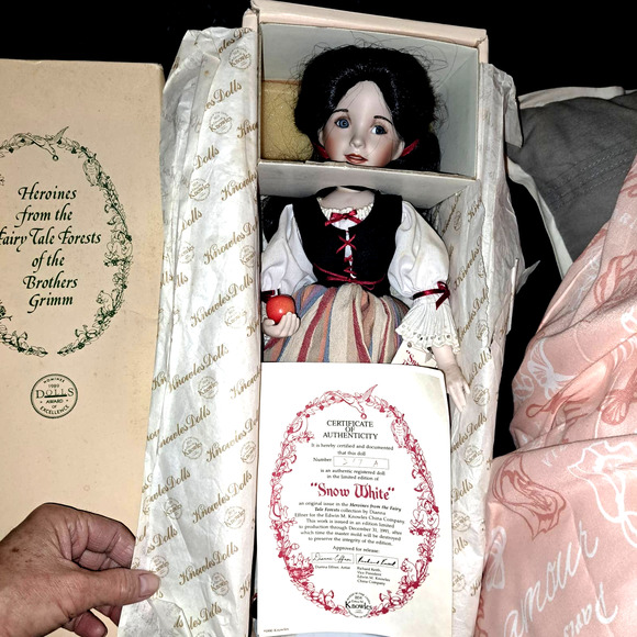 Vintage Porcelain SNOW WHITE-217A Artist Diana Effner porcelain Doll Knowles - Picture 1 of 12